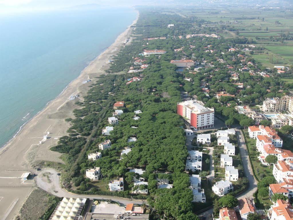 Giulivo Hotel & Village Baia Domizia Exterior foto